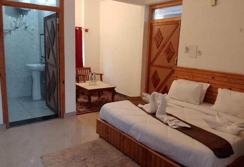 סוויטה משפחתית, The Farmerian Resort