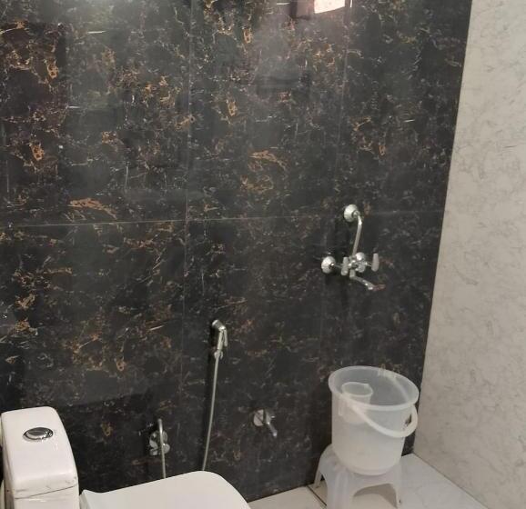 סטודיו סופריור, The Farmerian Resort