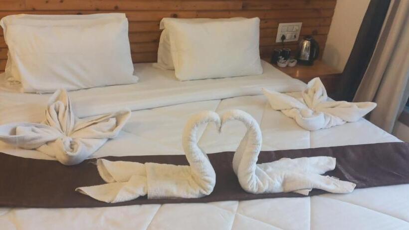 סטודיו סופריור, The Farmerian Resort