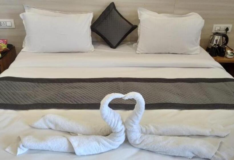 סטודיו סופריור, The Farmerian Resort