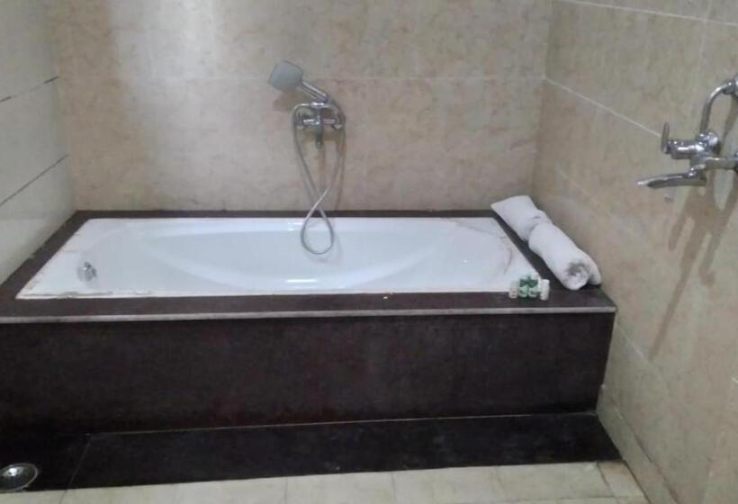 סטודיו סופריור, The Farmerian Resort