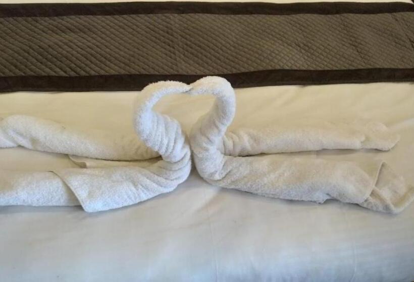 סטודיו סופריור, The Farmerian Resort