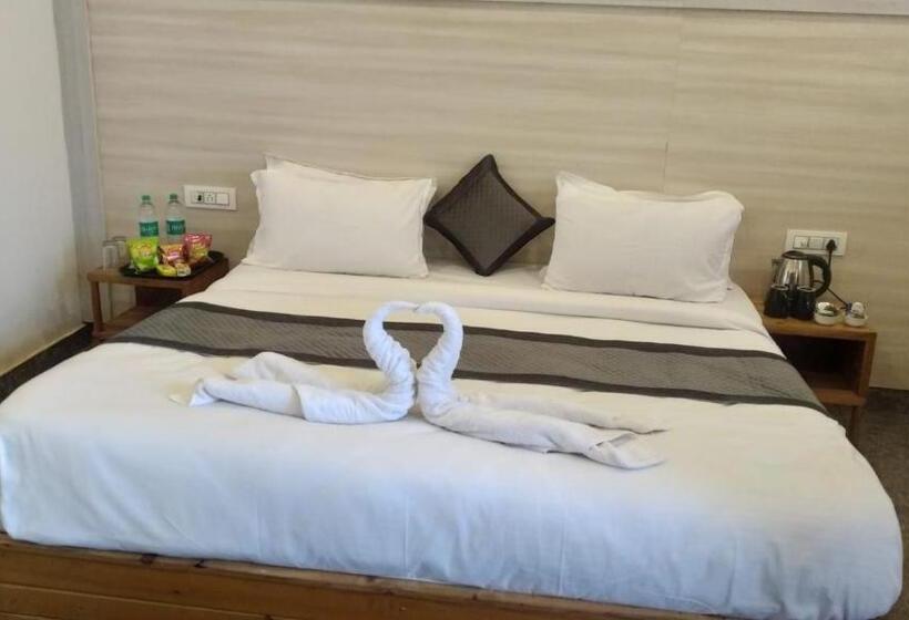 סטודיו סופריור, The Farmerian Resort