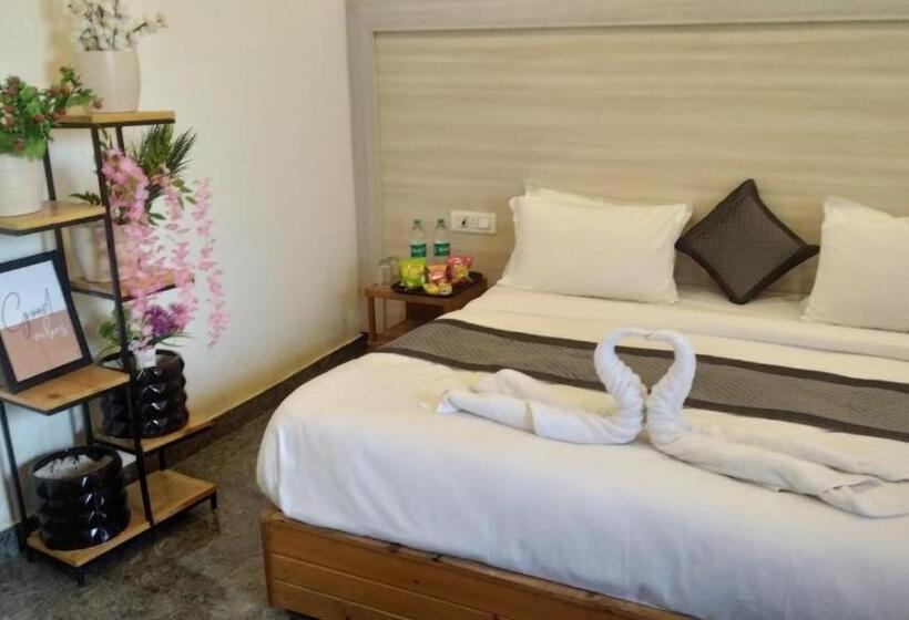 סטודיו סופריור, The Farmerian Resort