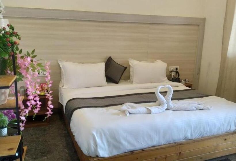 סטודיו סופריור, The Farmerian Resort