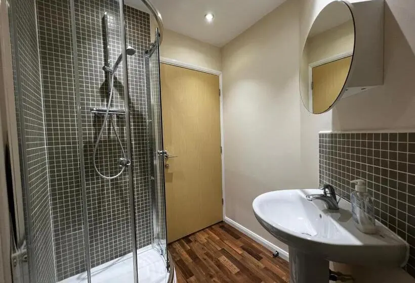 Standard-huone, Crownford Guesthouse   Close To Hanley Centre And University