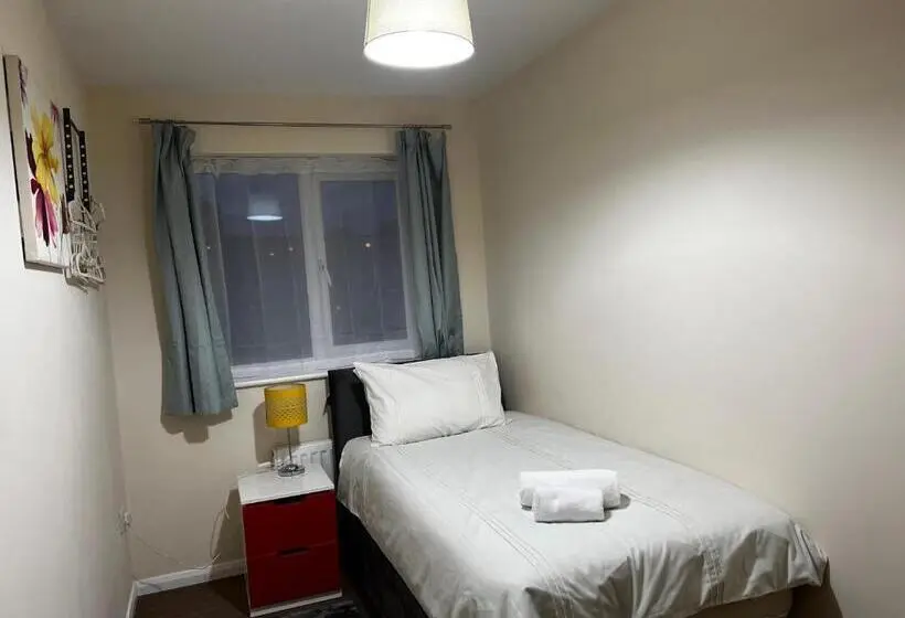Standard Yhden Hengen Huone, Crownford Guesthouse   Close To Hanley Centre And University