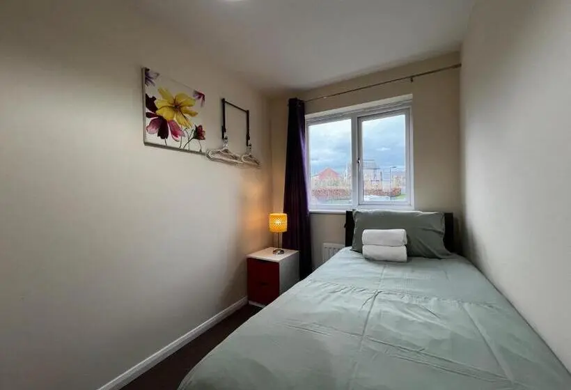 Standard Yhden Hengen Huone, Crownford Guesthouse   Close To Hanley Centre And University