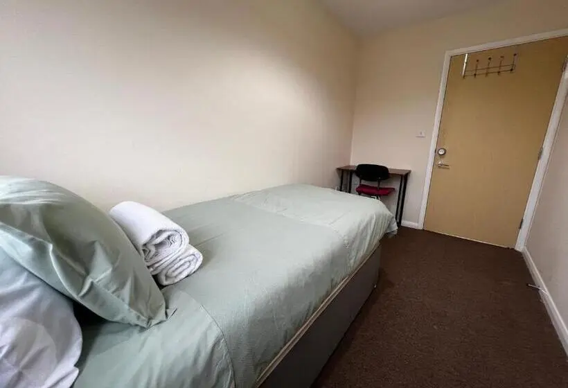 Standard Yhden Hengen Huone, Crownford Guesthouse   Close To Hanley Centre And University
