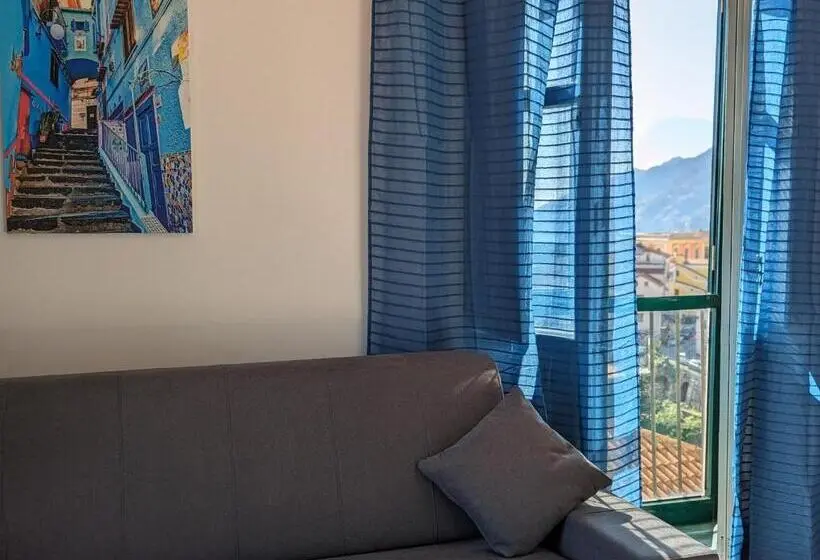 اتاق لوکس با بالکن و چشم‌انداز دریا, Villa Carosino
