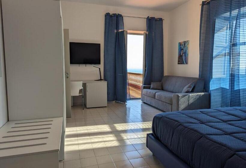 オーシャンビューデラックスルームバルコニー付き, Villa Carosino