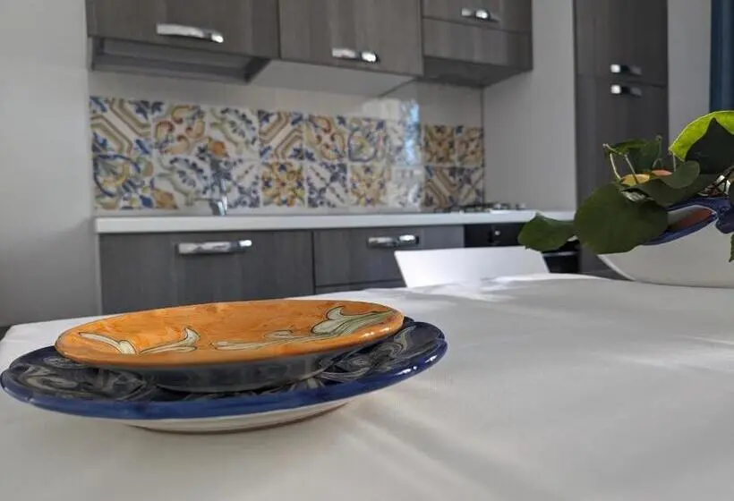 اتاق لوکس با بالکن, Villa Carosino