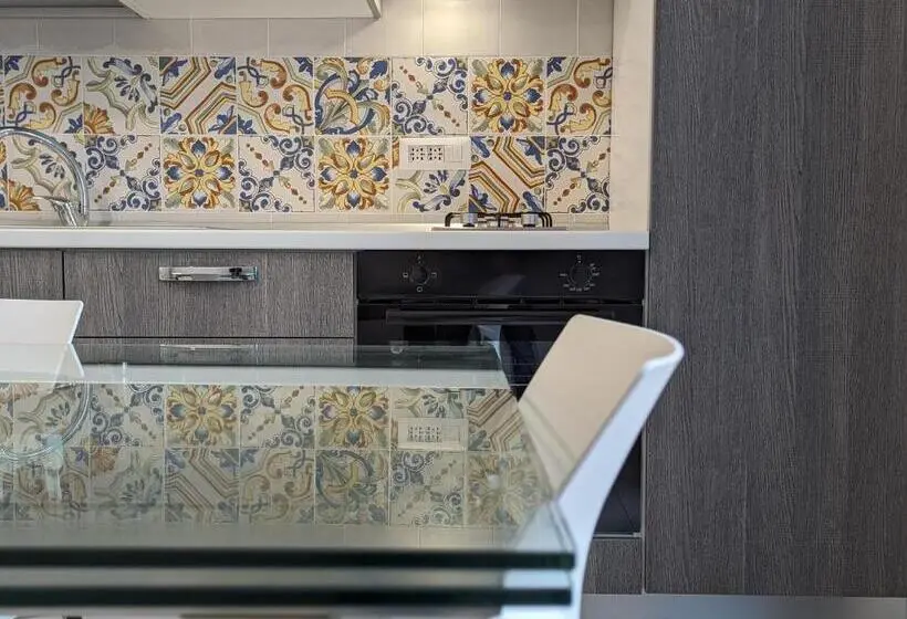 اتاق لوکس با بالکن, Villa Carosino