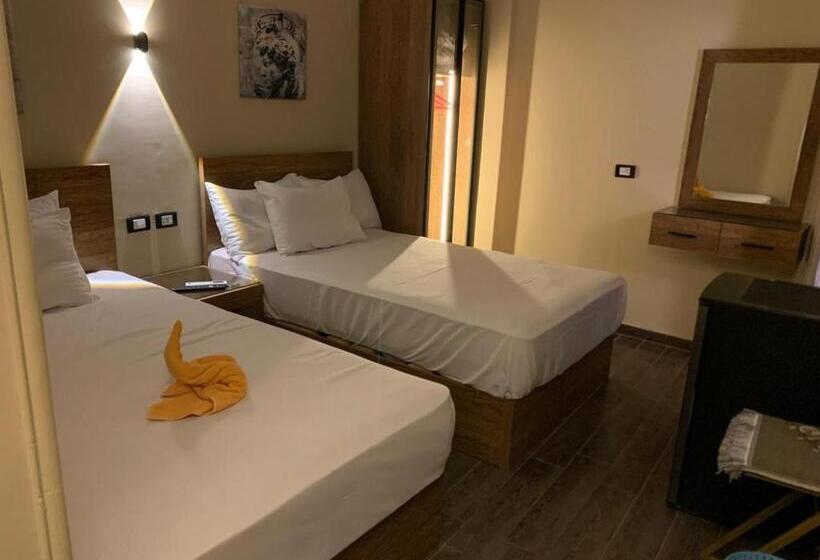 اتاق لوکس, Heaven Hostel