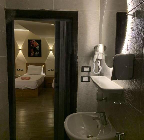 اتاق استاندارد سه نفره, Heaven Hostel