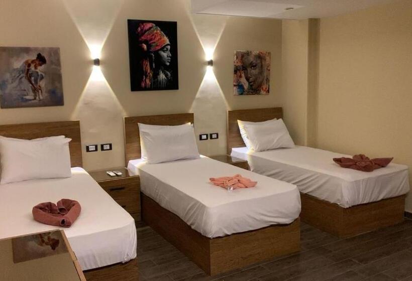 اتاق استاندارد سه نفره, Heaven Hostel