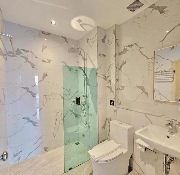 デラックストリプルルーム, Calamint Residence