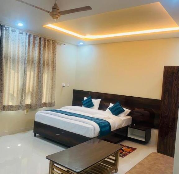 Quarto Deluxe, Kalpavriksh Prayagraj