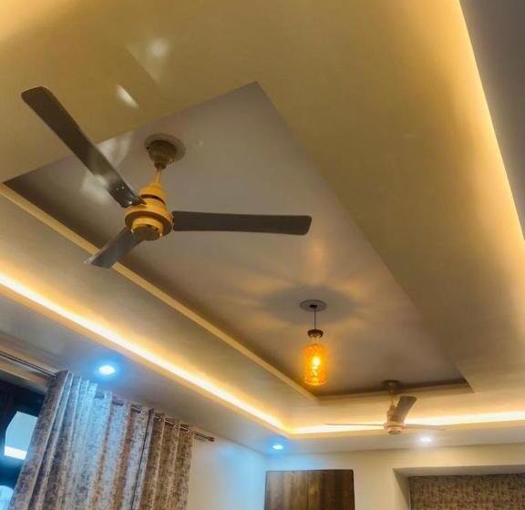 Quarto Deluxe, Kalpavriksh Prayagraj