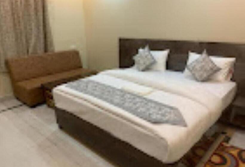 Quarto Deluxe, Kalpavriksh Prayagraj