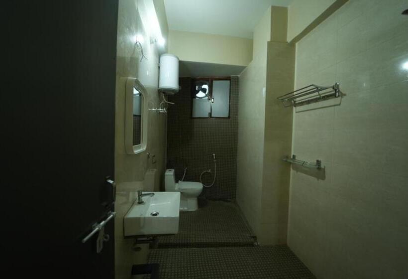 Quarto Familiar, Kalpavriksh Prayagraj