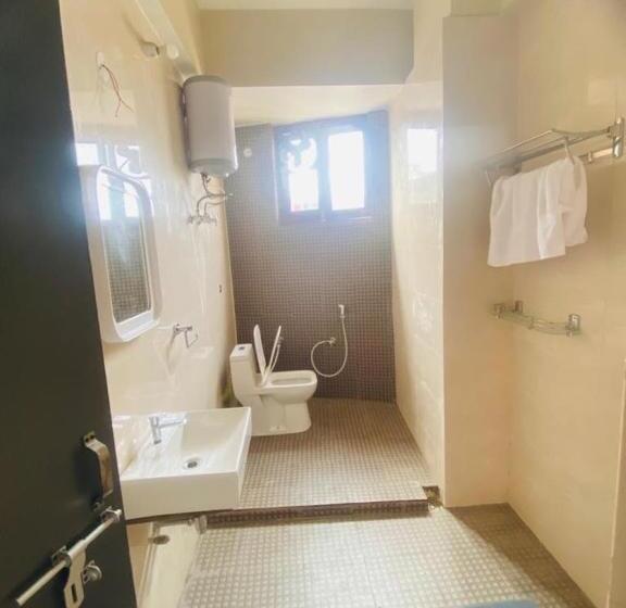 Quarto Familiar, Kalpavriksh Prayagraj