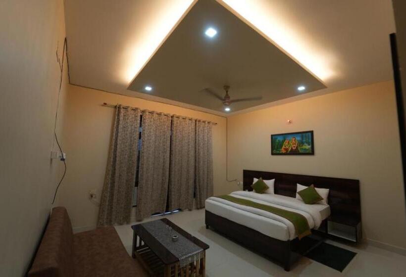 Quarto Familiar, Kalpavriksh Prayagraj