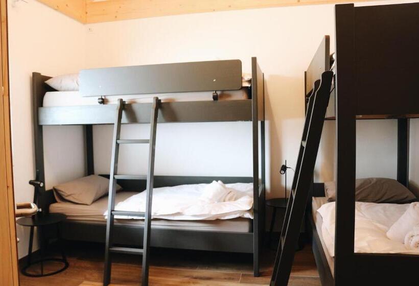 Четырехместный Номер Стандарт, Maison Des Sports