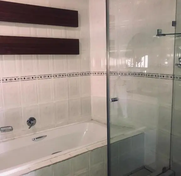 デラックススイート, Bedfordview Accommodation