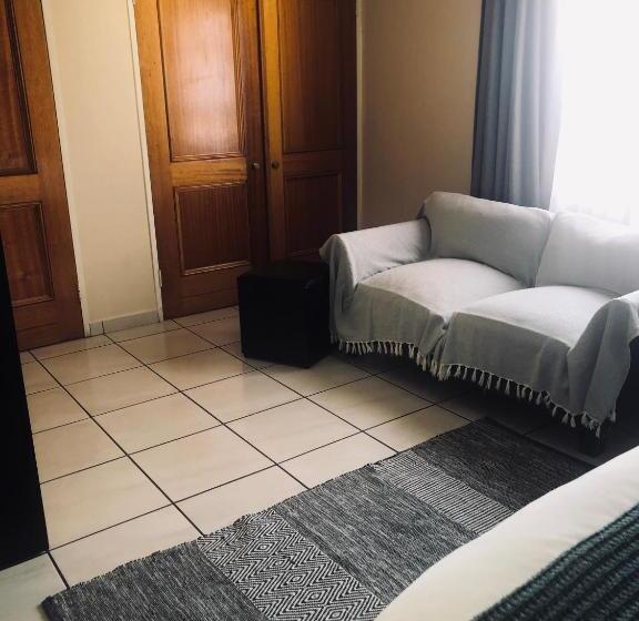 סוויטה דלוקס, Bedfordview Accommodation