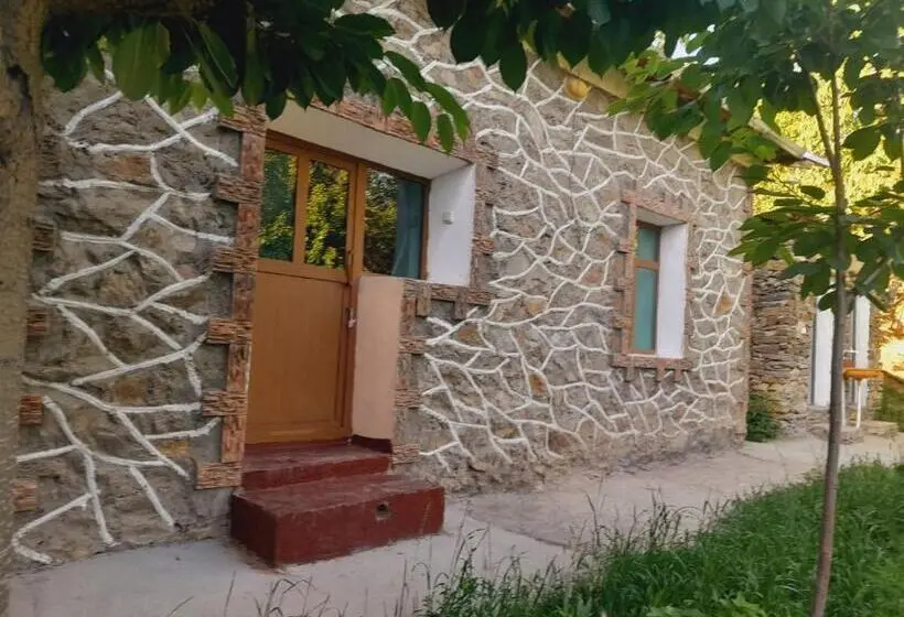 バス共有のスタンダードルーム, Shiringul Guesthouse In Nuratau Mountain