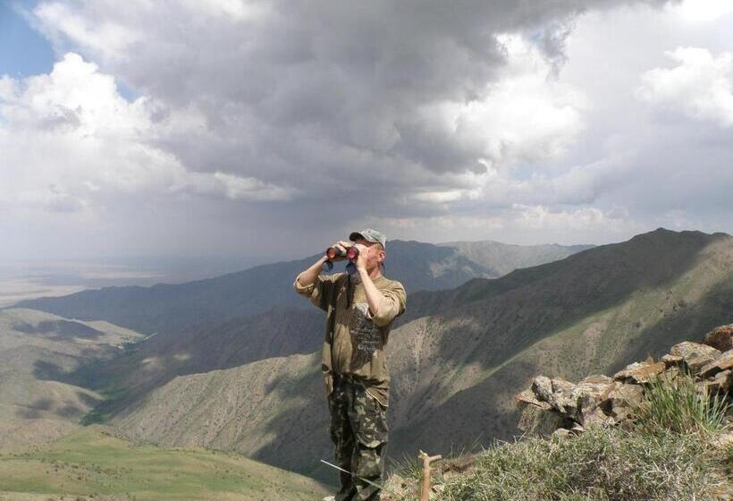 חדר סטנדרטי לארבעה עם חדר אמבטיה משותף, Shiringul Guesthouse In Nuratau Mountain