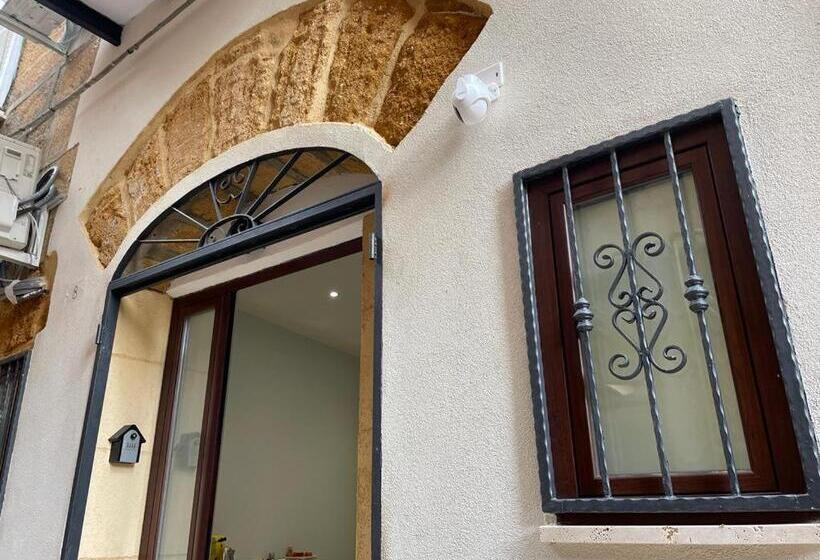 اتاق استاندارد سه نفره, Sikelia Luxurys