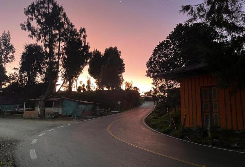 패밀리 룸 공용 욕실, Un Amanecer En Murillo