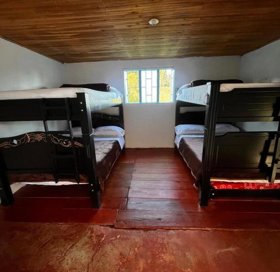 패밀리 룸 공용 욕실, Un Amanecer En Murillo