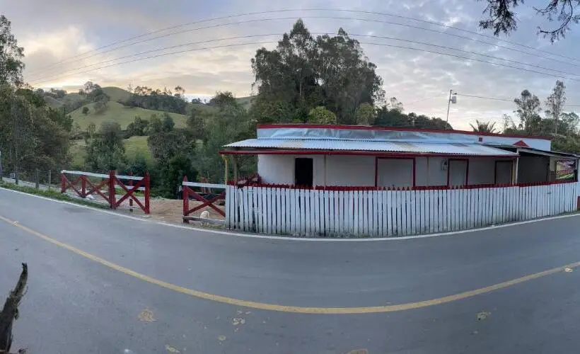 浴室共有ファミリールーム, Un Amanecer En Murillo