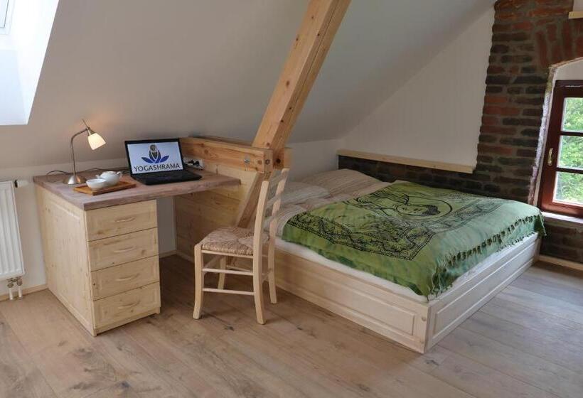 חדר דלוקס, Yogashrama Traditional