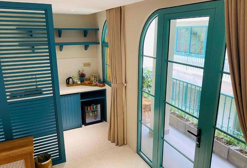 Deluxe Room King Size Bed, Solmare Hotel & Shampoo Spa