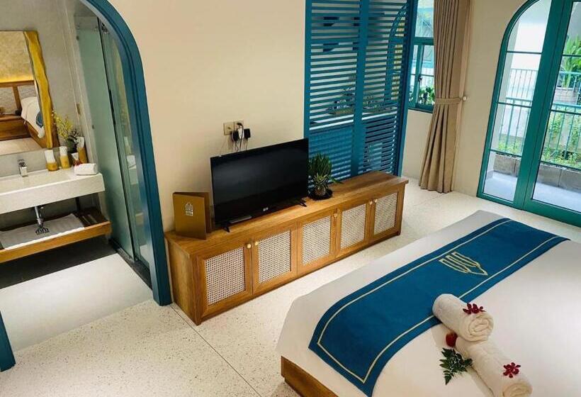 Deluxe Room King Size Bed, Solmare Hotel & Shampoo Spa