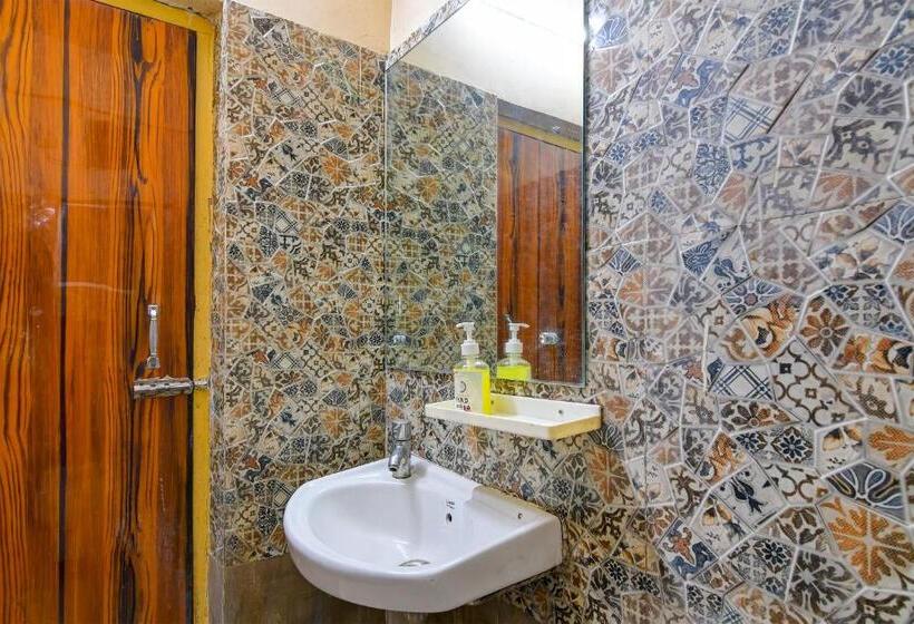 اتاق لوکس, Brill A G Star 500m From International Airport