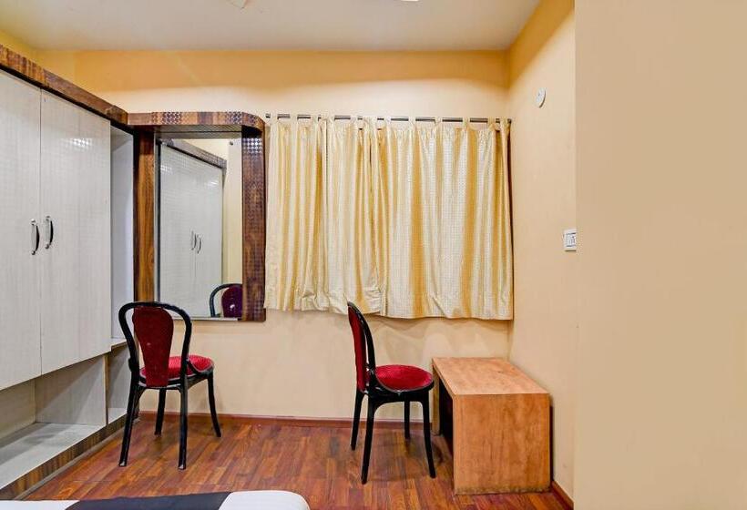 اتاق اجرایی سه نفره, Brill A G Star 500m From International Airport