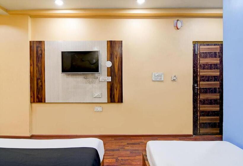 اتاق اجرایی سه نفره, Brill A G Star 500m From International Airport