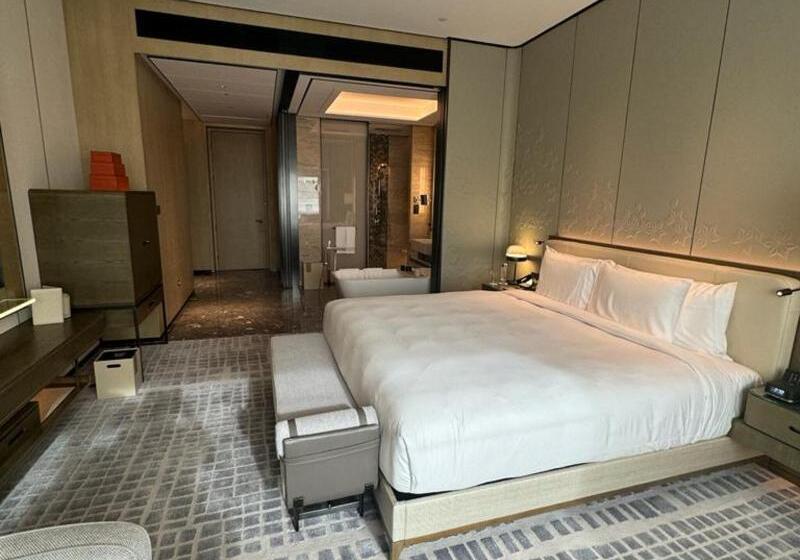 סוויטת פרמיום, Narcissus The Royal