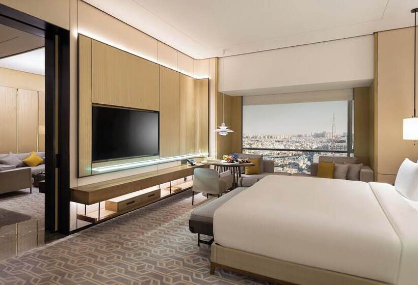 סוויטת ג'וניור, Narcissus The Royal