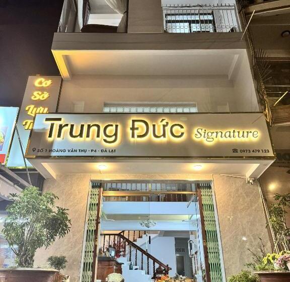 اتاق استاندارد با بالکن, Trung đức