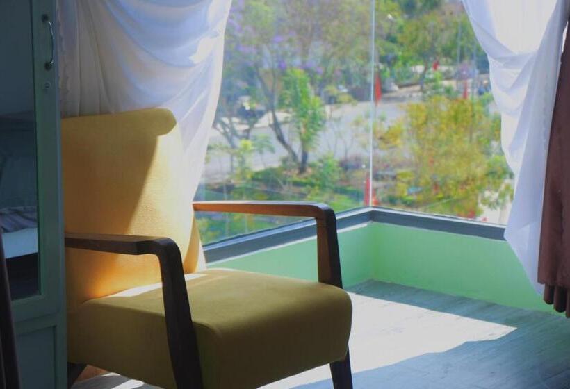 اتاق استاندارد با بالکن, Trung đức