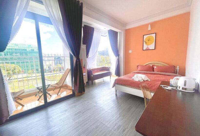 اتاق استاندارد با بالکن, Trung đức