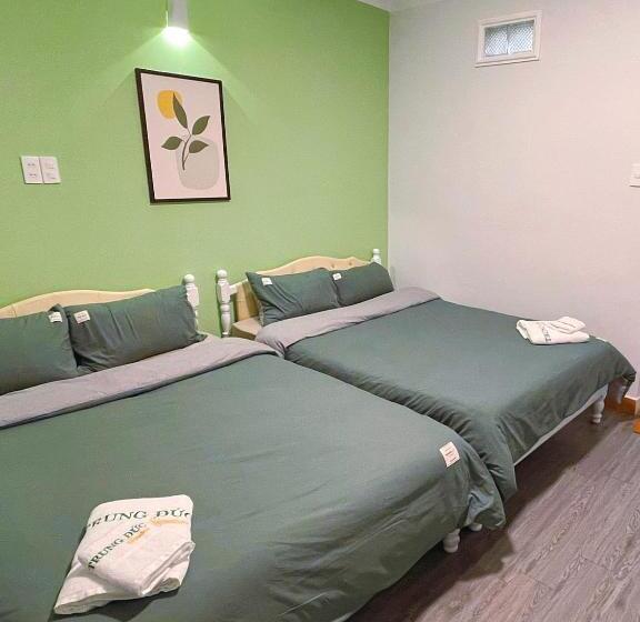 اتاق استاندارد چهار تخته, Trung đức