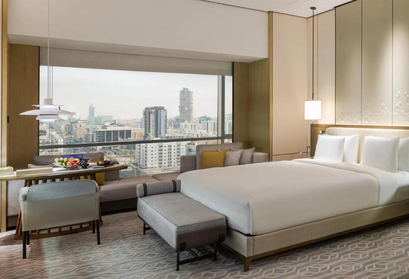 חדר דלוקס, Narcissus The Royal