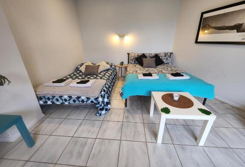 スイート(家族用), Self Contained Guesthouse For 7ppl, W Pool